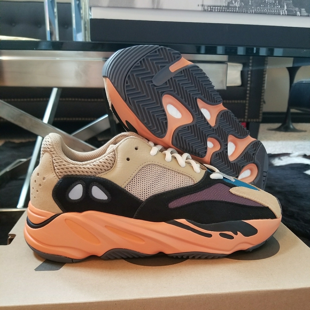 Yeezy 700 Enflame Amber size 9 🔥